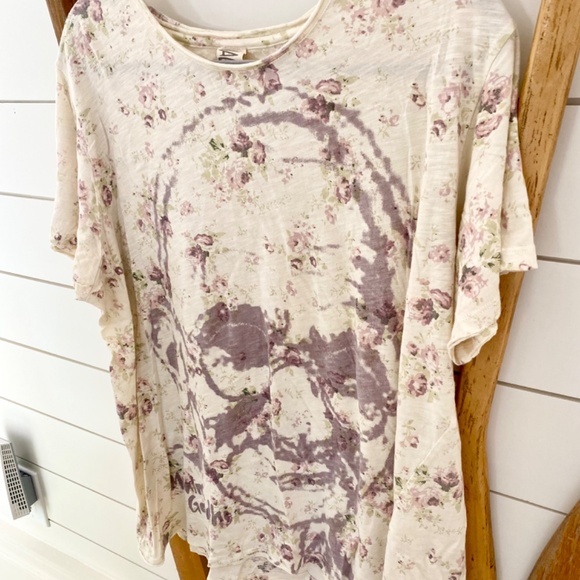 Magnolia Pearl Gandhi Floral  T-Shirt - Picture 2 of 3